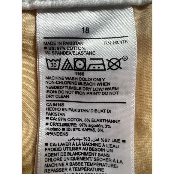 Old Navy Semi Fitted Stretch White Denim Shorts NWT Women’s 18 - Picture 7 of 8